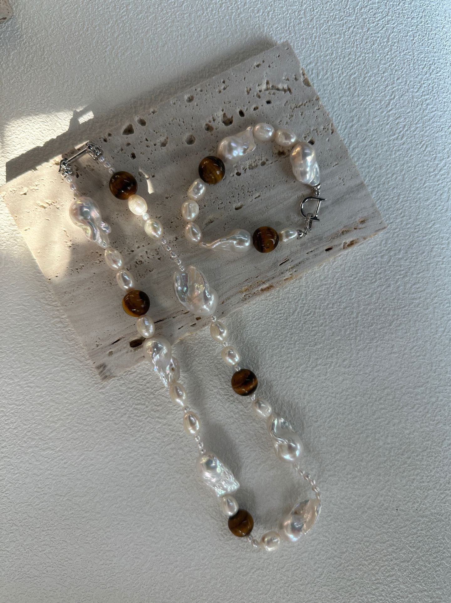 Höstljus Necklace – Tiger’s Eye & Baroque Pearl