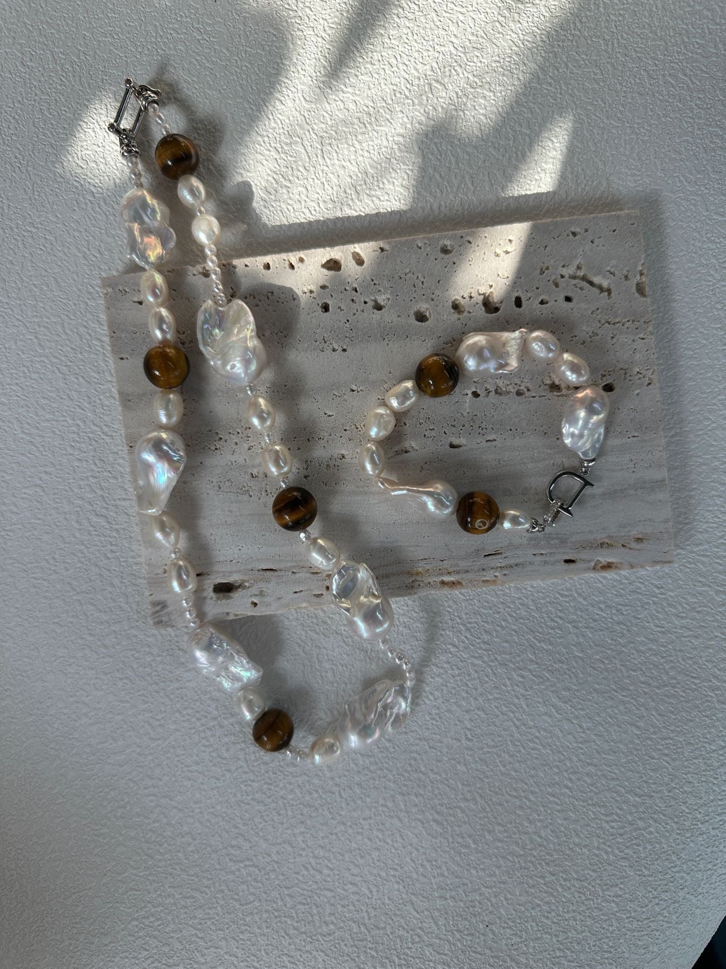 Höstljus Bracelet – Tiger’s Eye & Baroque Pearl