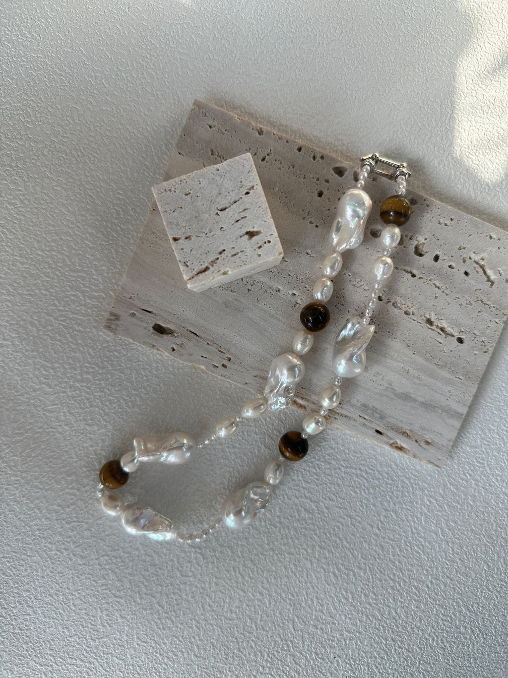 Höstljus Necklace – Tiger’s Eye & Baroque Pearl