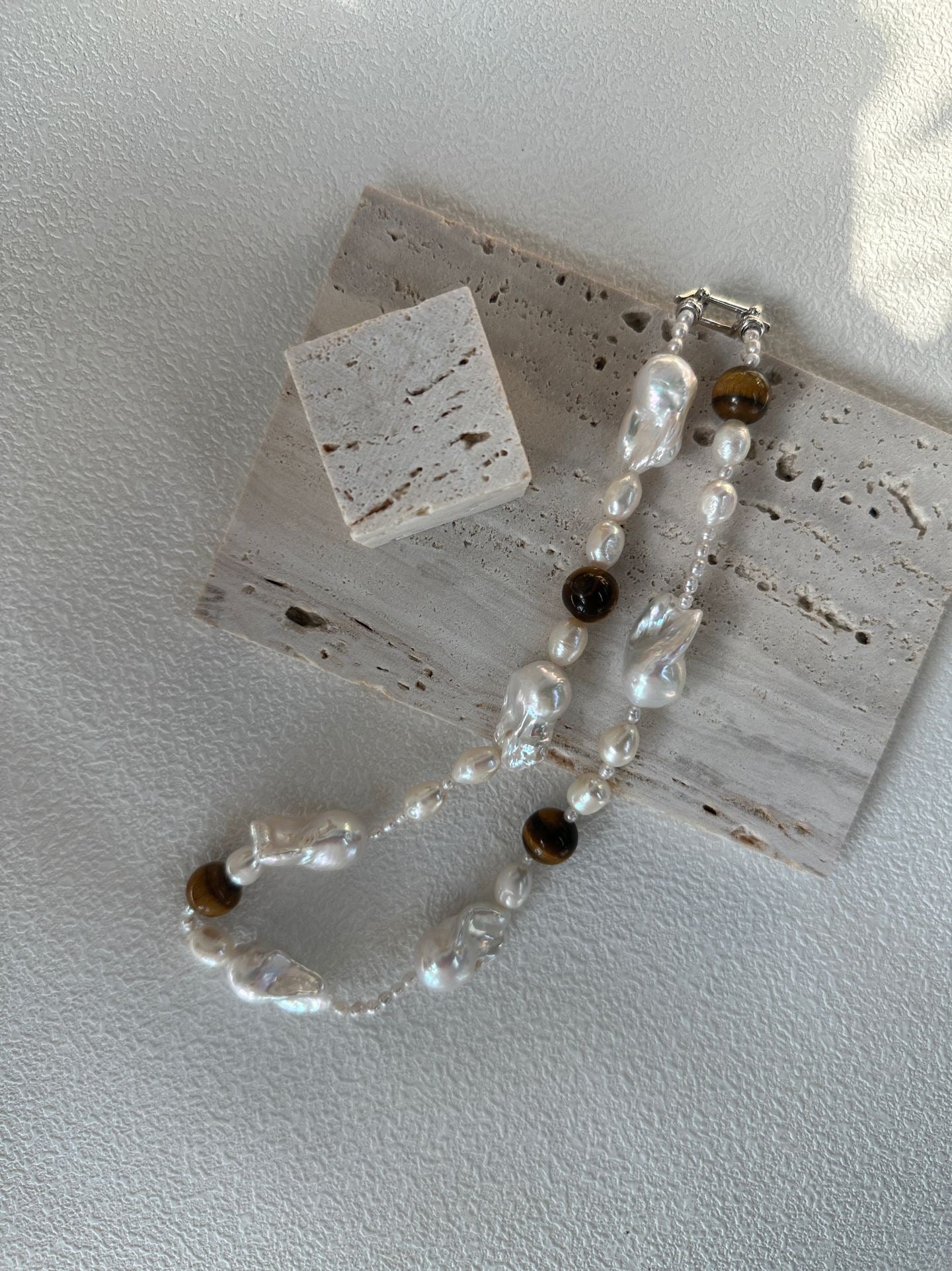 Höstljus Necklace – Tiger’s Eye & Baroque Pearl