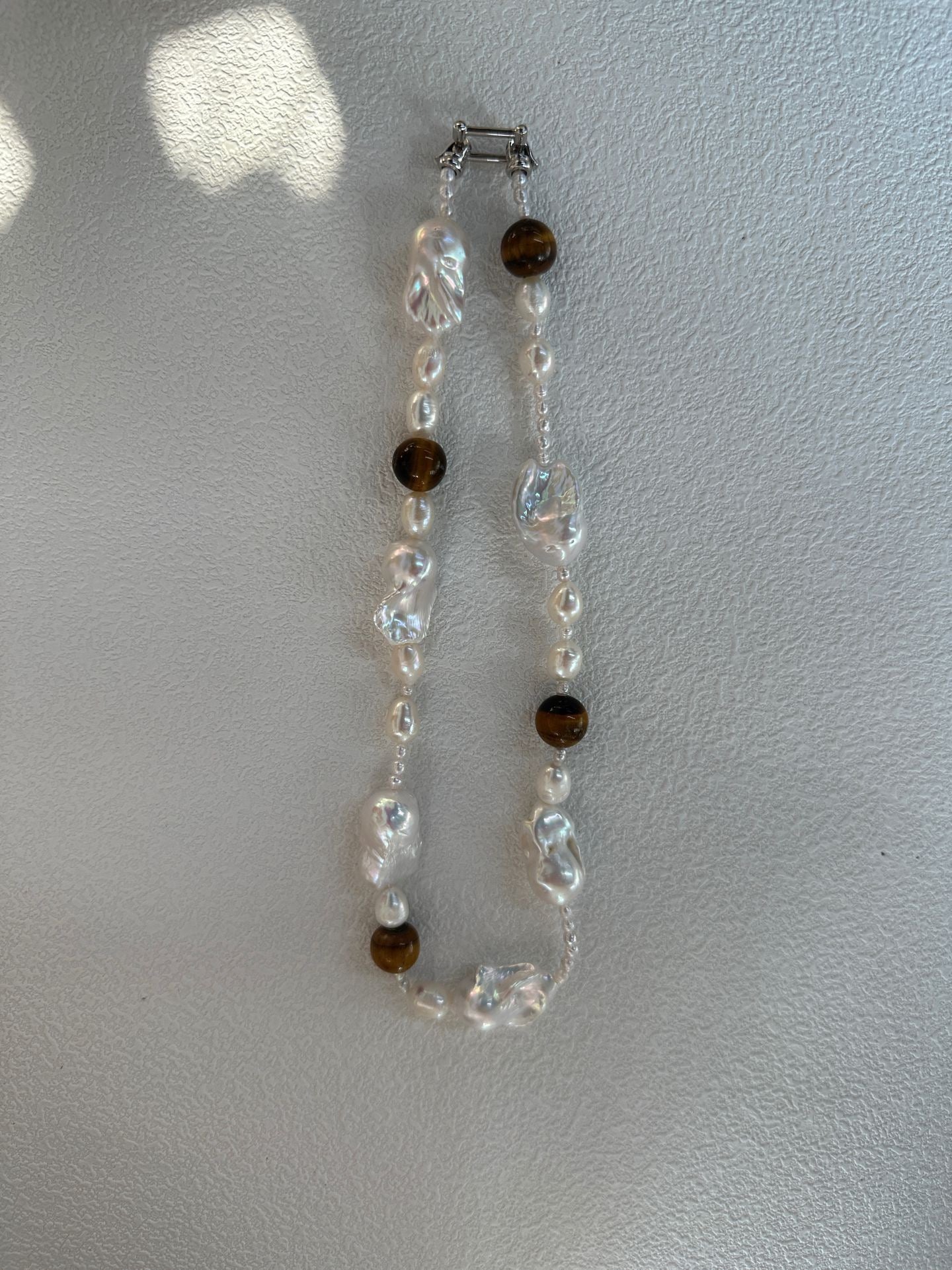 Höstljus Necklace – Tiger’s Eye & Baroque Pearl